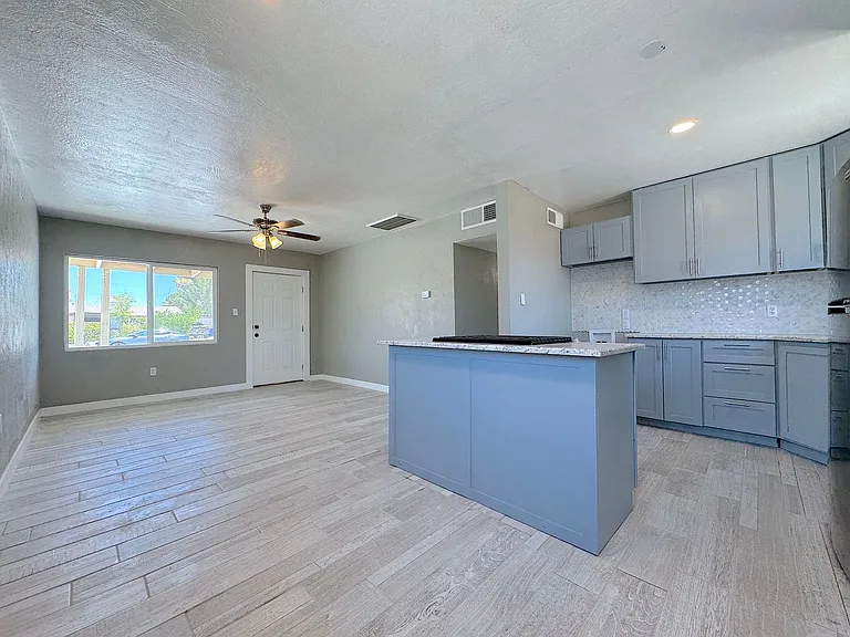 4918 Tetons Dr — Photo 7