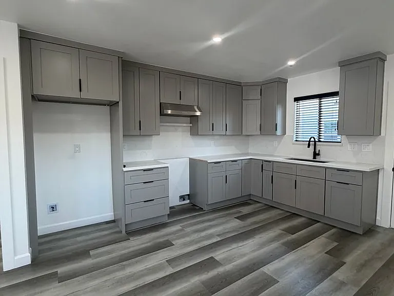 15512 S White Ave — Photo 1