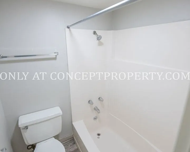 Foothill Terrace — Photo 89
