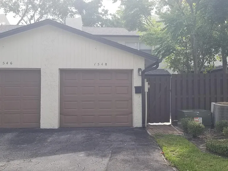 1548 Gulfview Dr — Photo 1
