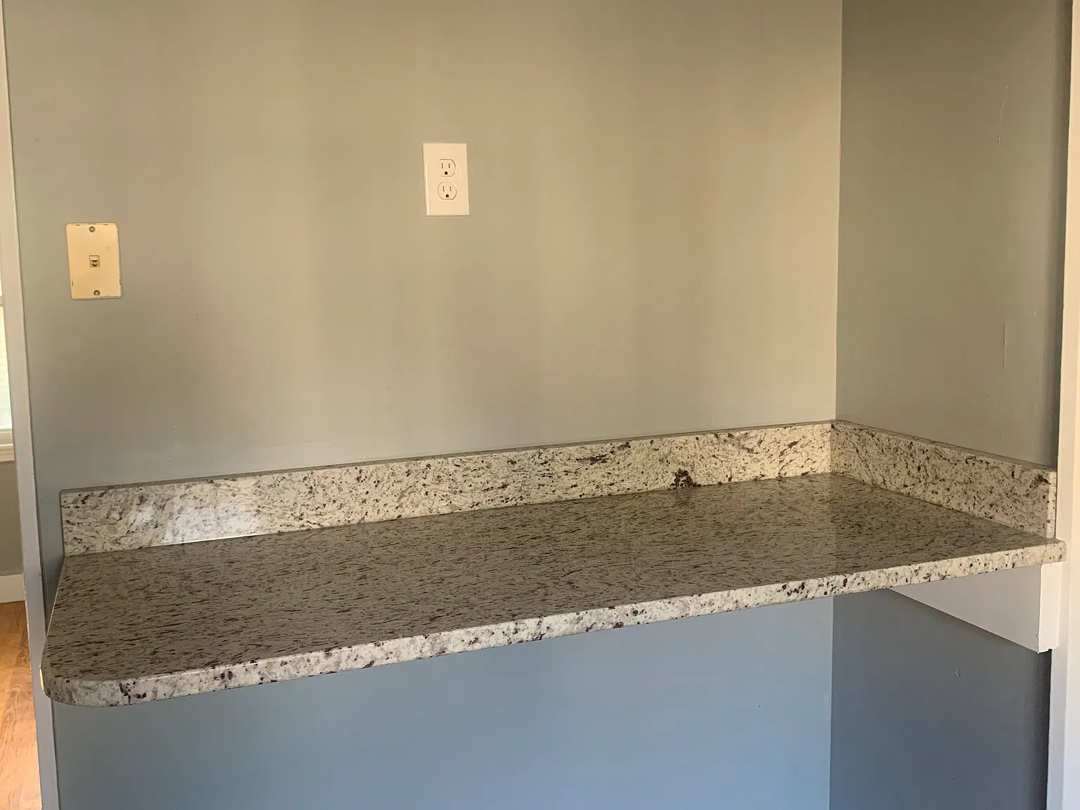 3 bed, 1000 sqft, $3,500 — Photo 2