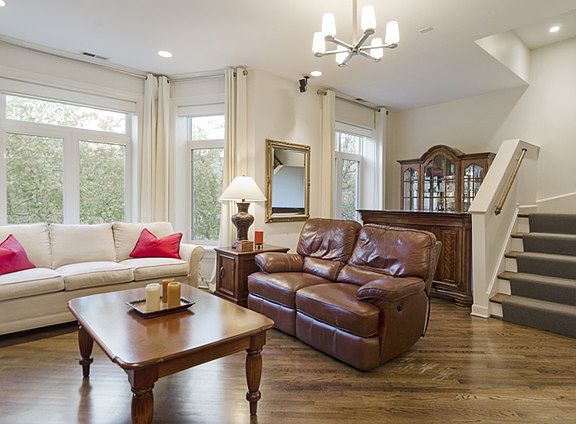 3rd image of 533 W Oakdale Ave APT 3