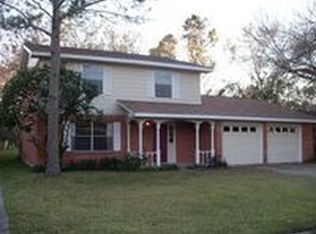 616 N Plantation Dr, Angleton, TX 77515