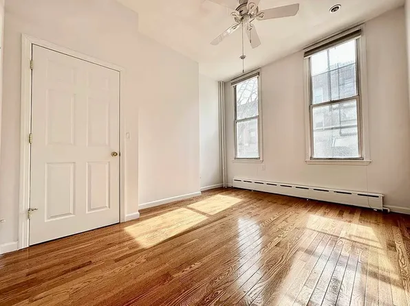 231 N 5th St APT 1R, Brooklyn, NY 11211