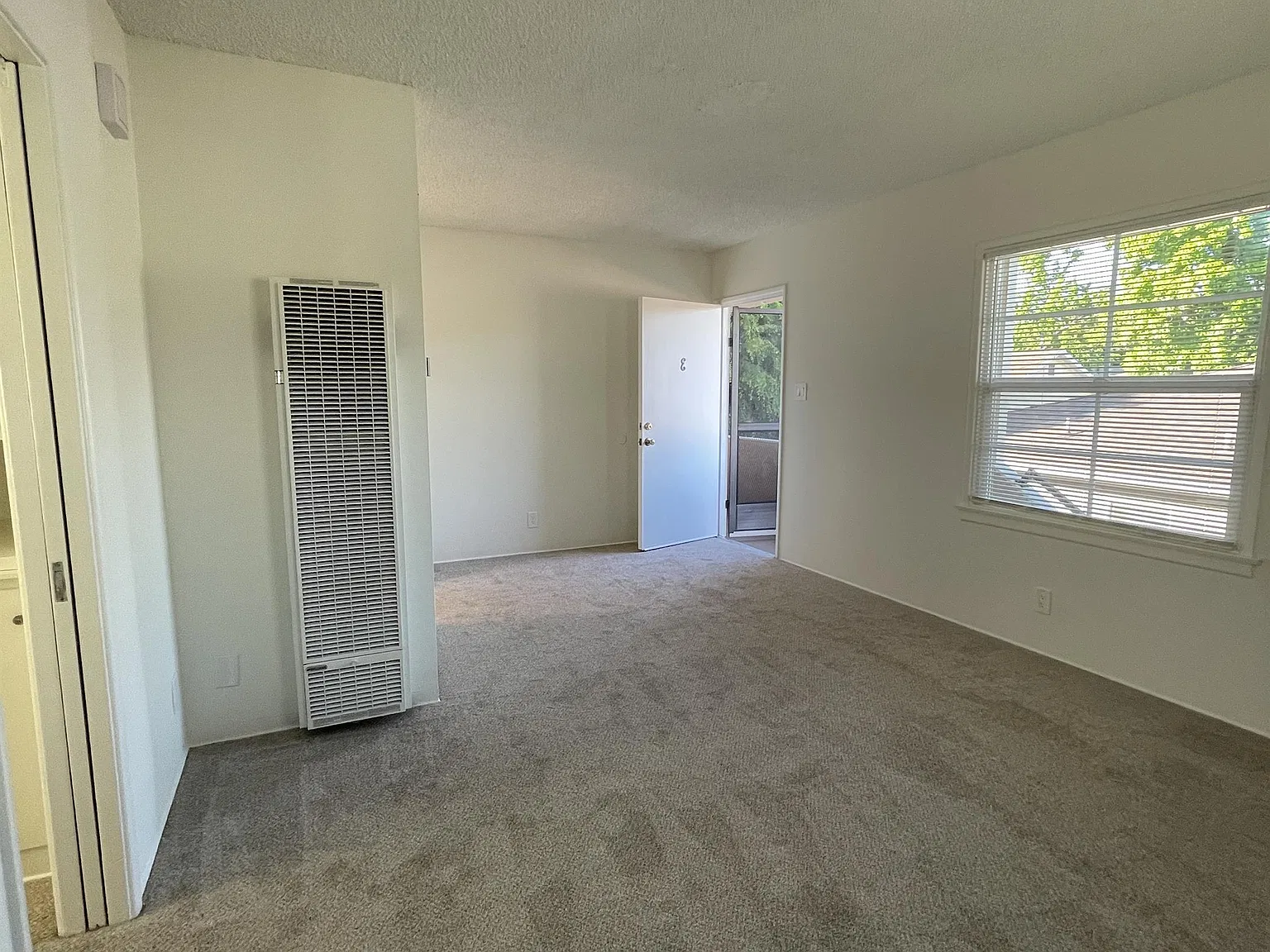 151 N Beachwood Dr — Photo 4