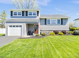 17 Hillery Dr, Flanders, NJ 07836