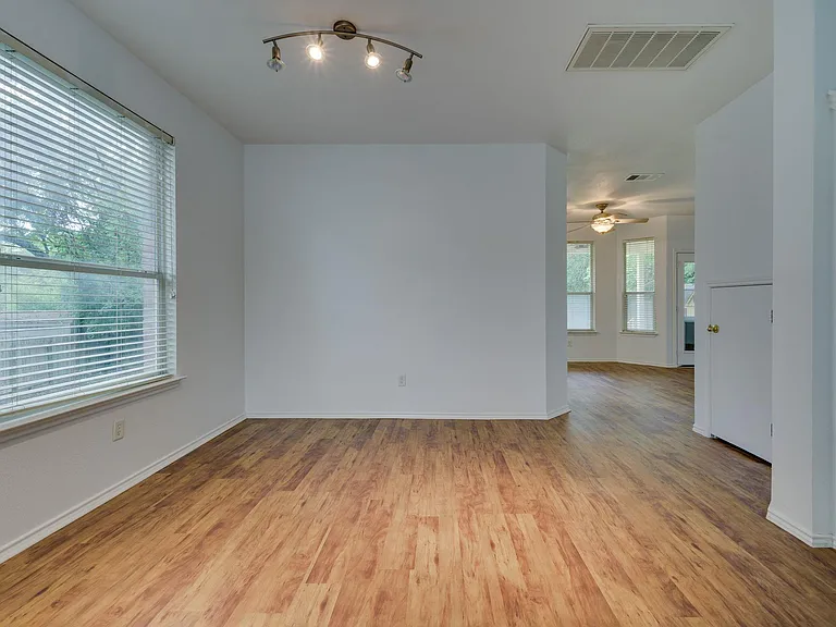 1112 Sundrop Pl — Photo 27