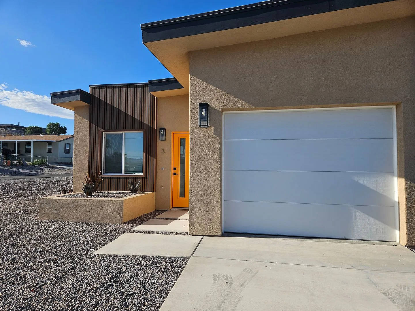 181 Hacienda Loop — Photo 2