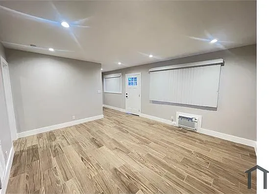 14921 Vanowen St #4 — Photo 7