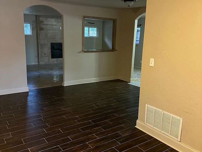 1735 Westchester Dr — Photo 4