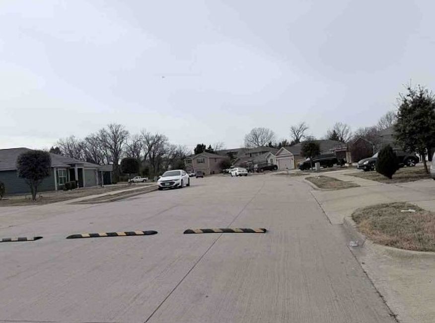 Exterior Neighborhood (street photo)