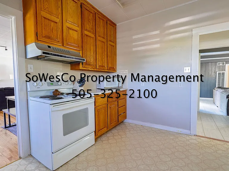 1011 N Monterey Ave — Photo 5