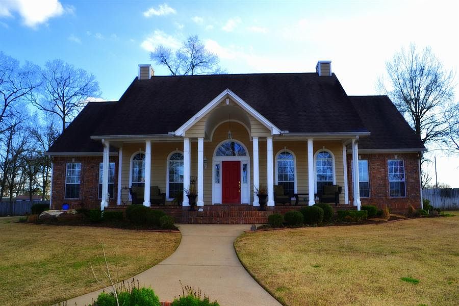 1st image of 823 Pamela Ln