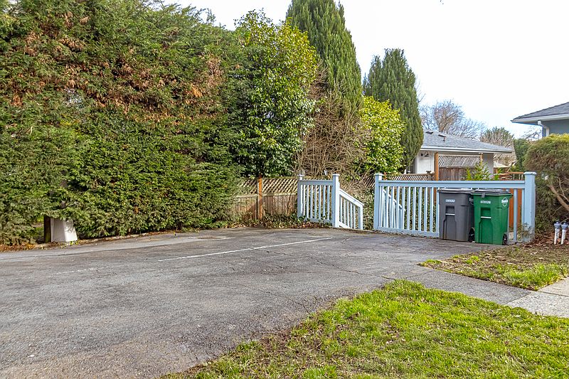 Saanich House for rent - 1 Bedroom — photo 25