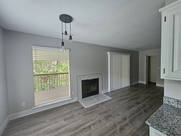 15 Woodsdale Dr APT 3