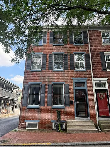 114 E Barnard St Photo 1