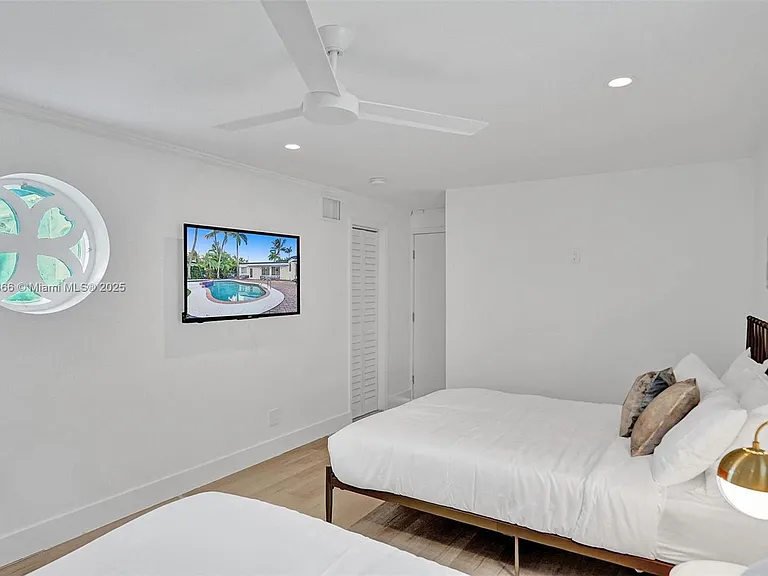 725 Harrison St — Photo 33