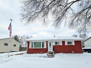 1105 Colonial Dr, Machesney Park, IL 61115