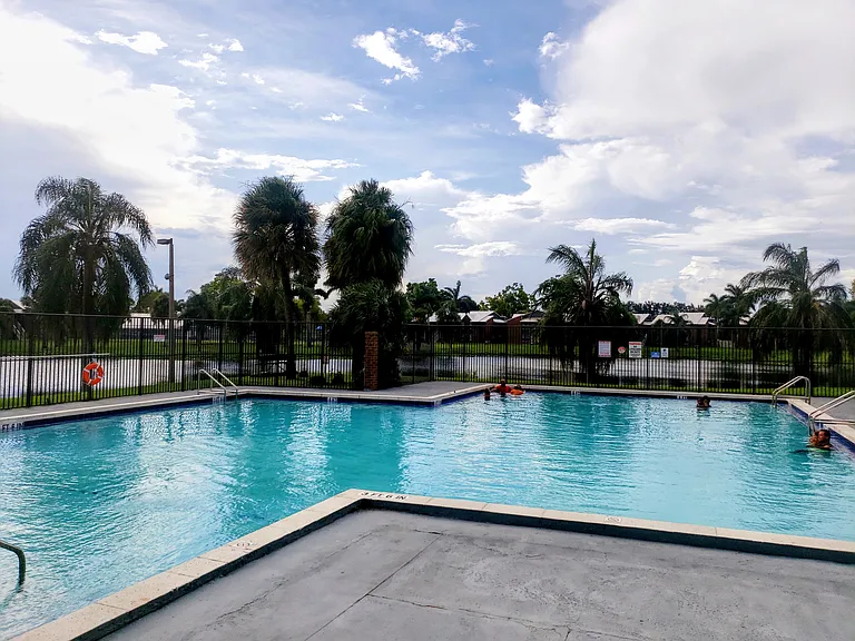Lake View Villas — Photo 21