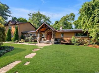 5 Signal Ct, Dix Hills, NY 11746