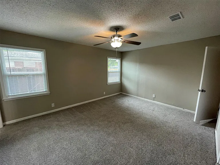 2526 Jackson St — Photo 10