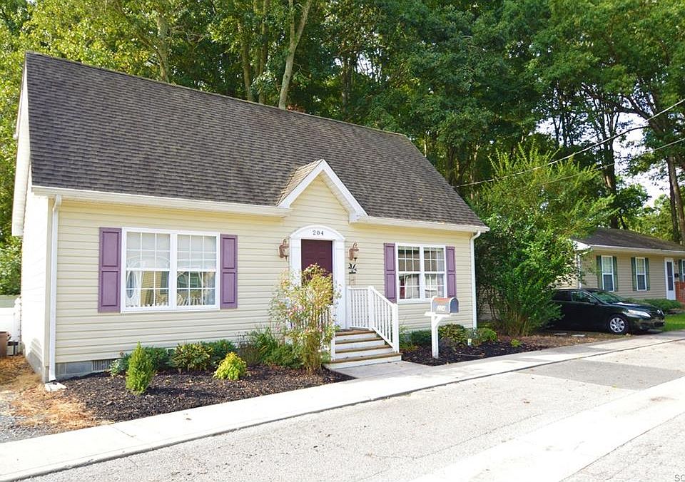 1st image of 204 Bynum Ln