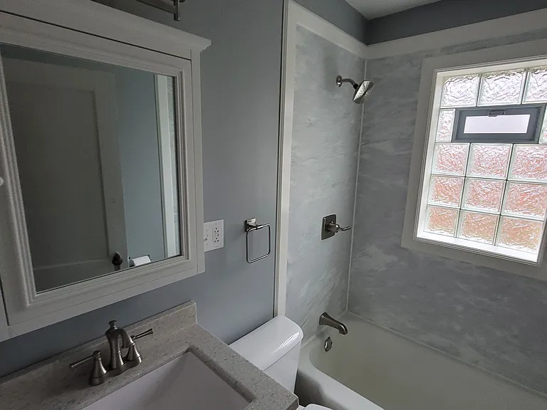 813 W 33rd St — Photo 21