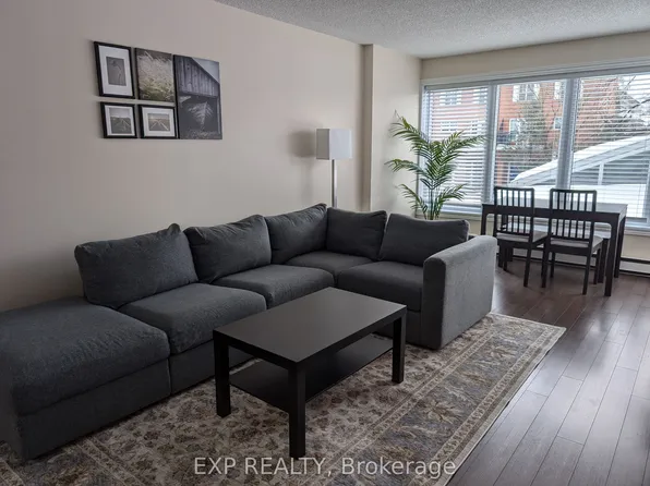 225 Alvin Rd #209, Ottawa, ON K1K 4H6