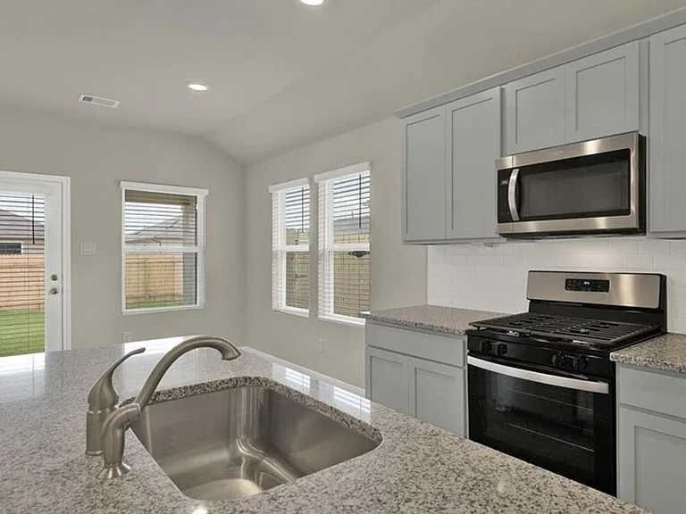 325 Darwin Pl — Photo 10