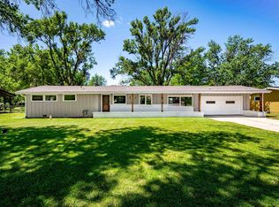 555 S Woodchuck Ln, Wichita, KS 67209