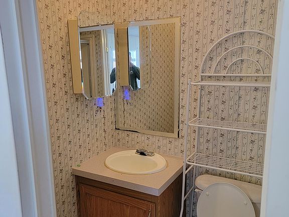 Main Bedroom Bathroom