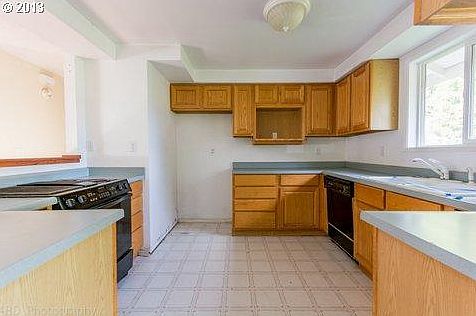 5th image of 3807 NE 151st Ave