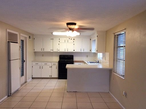 3rd image of 3905 Sablewood Dr