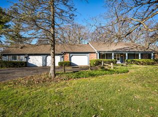 6N564 Fair Oaks Dr, Saint Charles, IL 60175