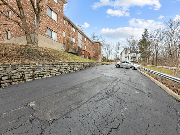 5th image of 245 S 2nd St APT 3