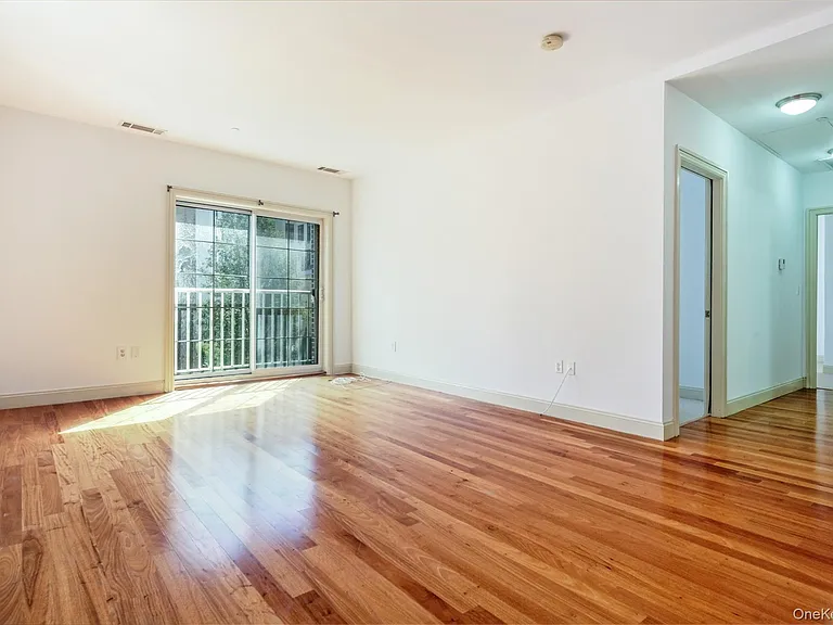 543 Main St #402 — Photo 5