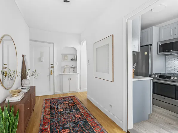 601 East 19th Street image 3 of 6