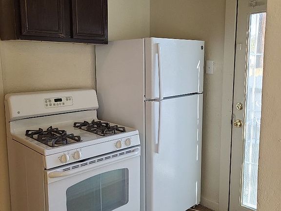 3rd image of 747 Willow St Unit 11