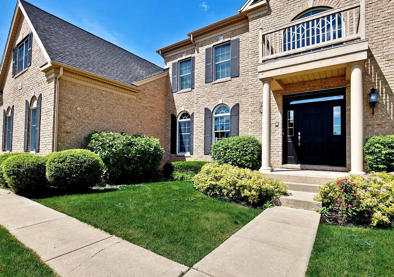 4 bed, 4.5 bath, 5899 sqft, $6,500 — Photo 3