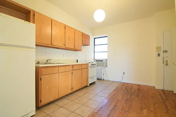 Rented by J Misrahi Realty Corp | media 4