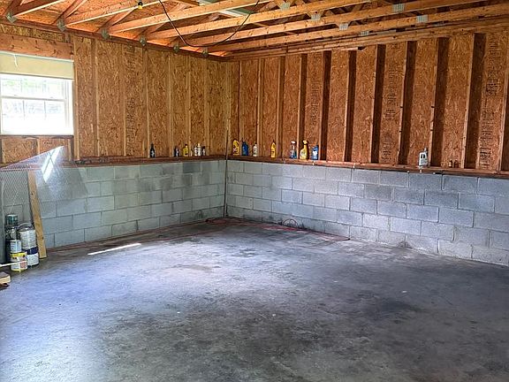 4th image of 557 Frog Hollow Rd