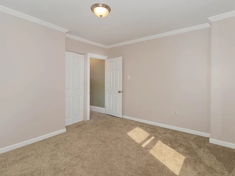 668 Main St — Photo 13