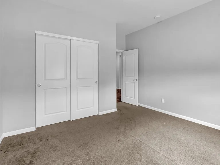 1086 McMurdo Cir — Photo 6