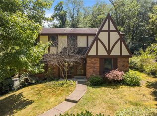 222 Carriage Ln, Pittsburgh, PA