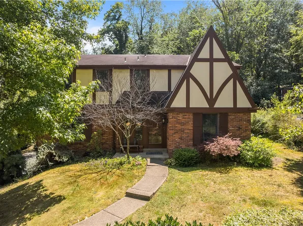 222 Carriage Ln, Pittsburgh, PA 15241