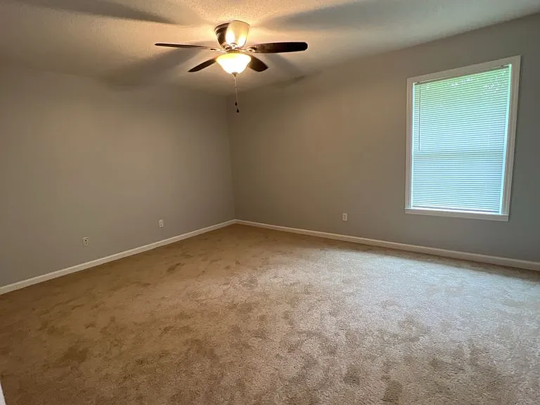404 Springdale Dr #1 — Photo 2