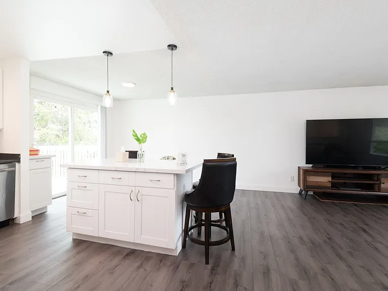 12638 SE 210th Ct — Photo 3
