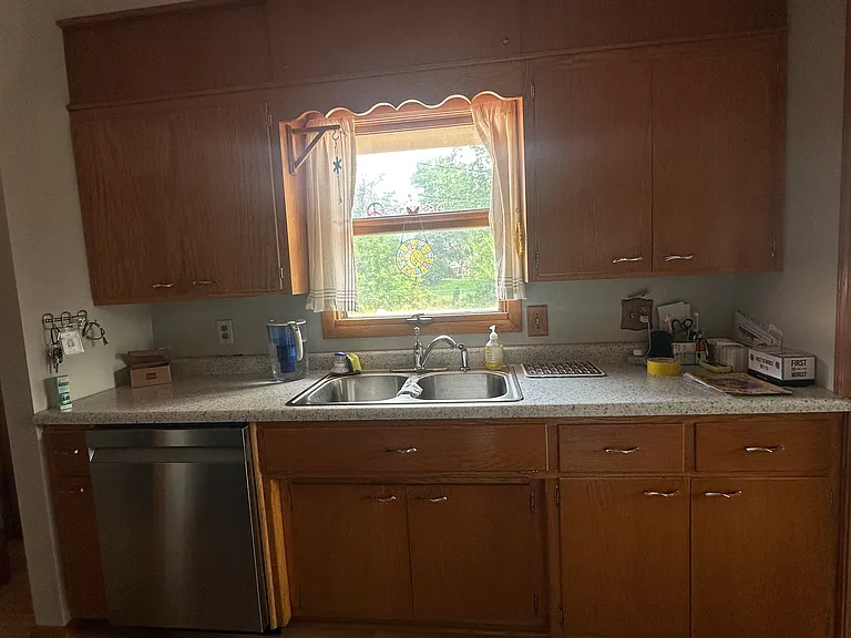 805 Michaelson St N #B — Photo 8
