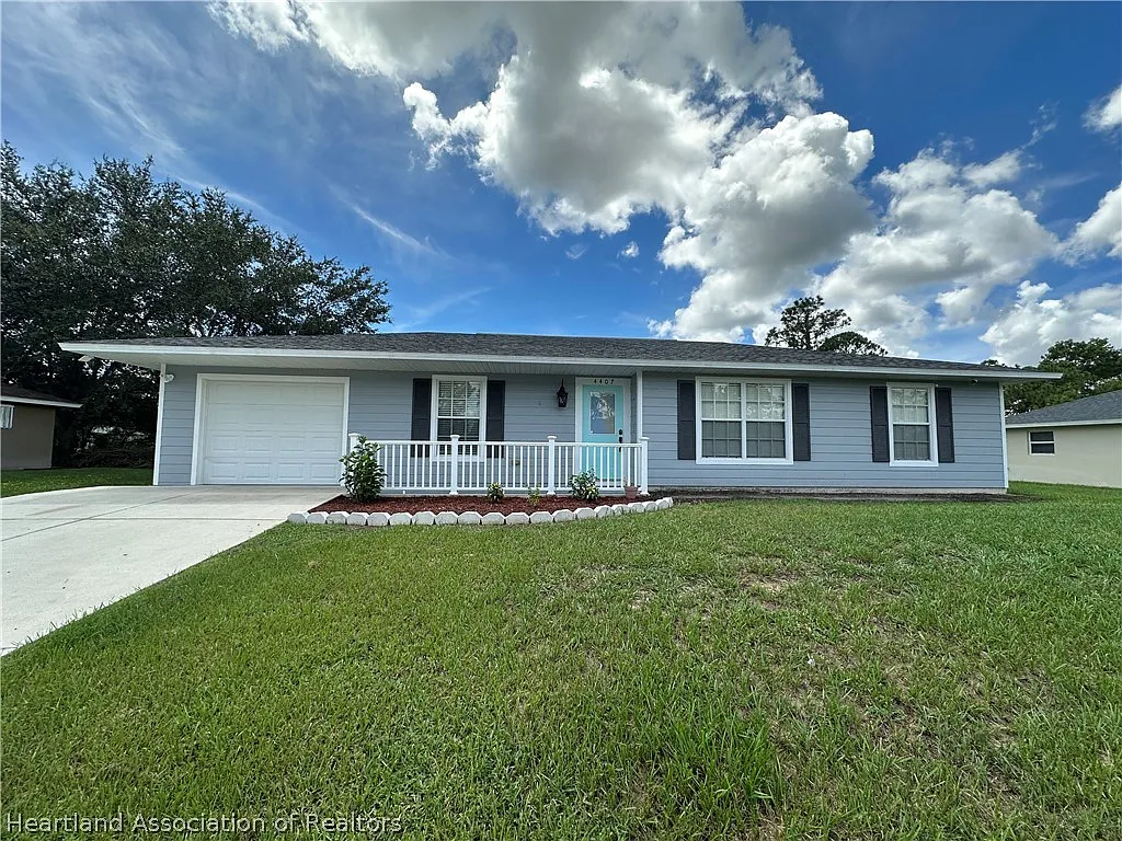 3 bed, 2.0 bath, 1250 sqft, $2,400 — Photo 2