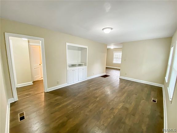 3rd image of 6211 Green Acres Dr
